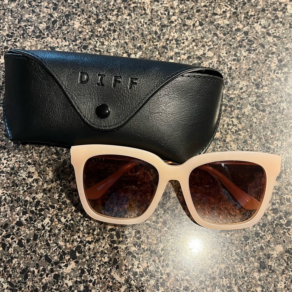 Diff Bella Sunglasses